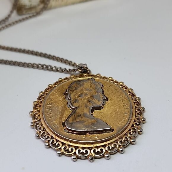 Vintage 1974 Elizabeth II Carved Out Coin Necklace - Picture 2 of 6
